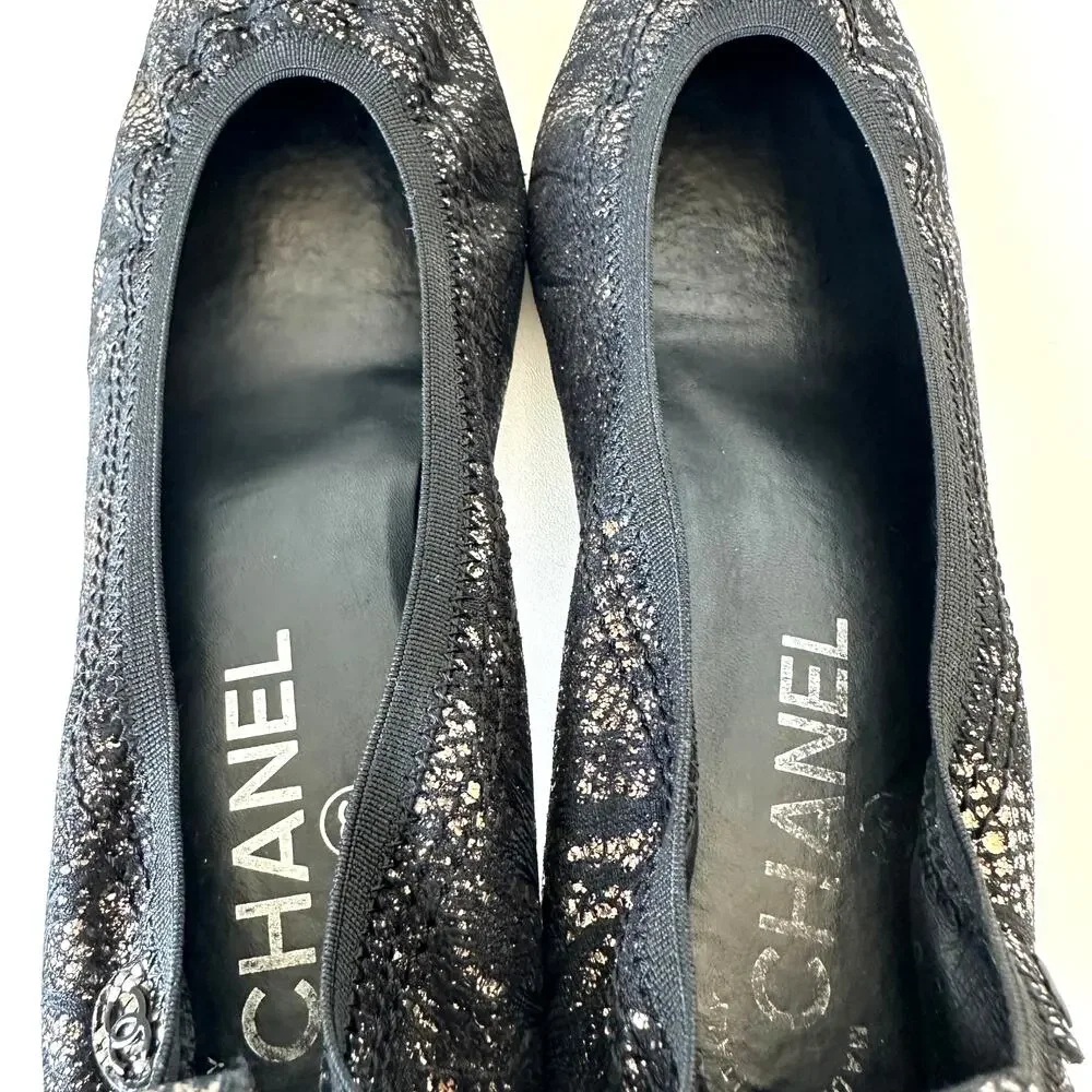 CHANEL Black Gold Metallic Cap Toe Stretchy Block Heel Pumps IT 40